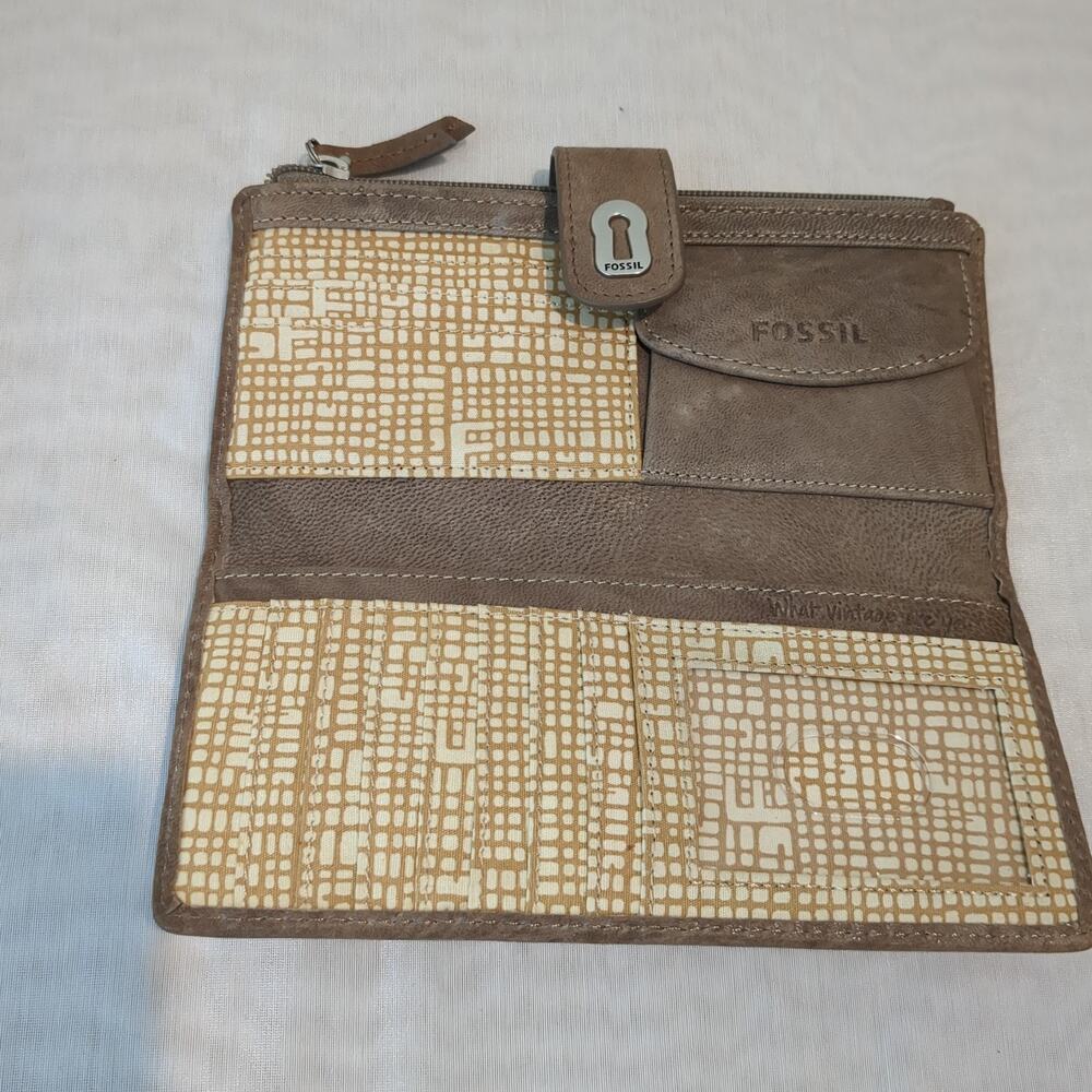 Fossil Brown Womens Fold Wallet Geometric Camera Lamb Leather Zipper Button Logo - Picture 7 of 15